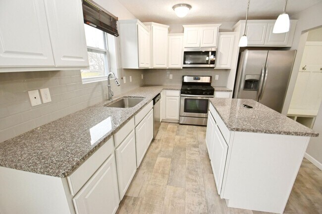 Building Photo - Newer Mishawaka 4 bedroom 2.5 bath home