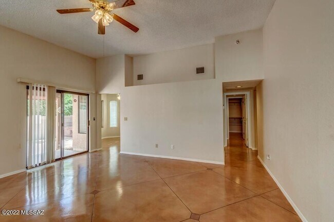 Foto del edificio - 6112 N Reliance Dr