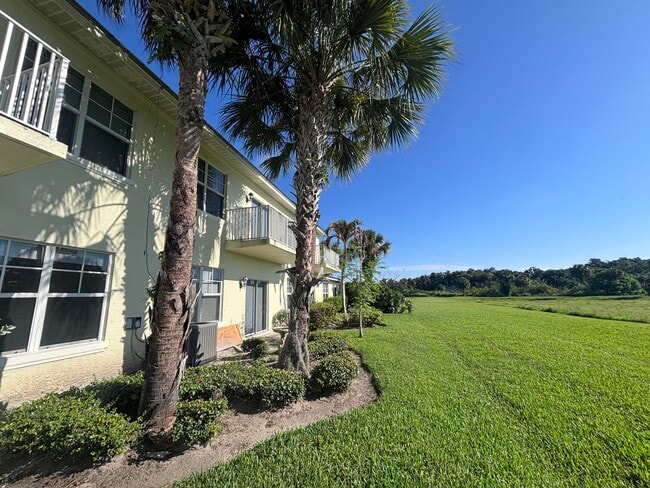 Building Photo - 3902 Sabal Way