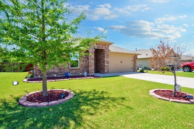 Building Photo - Charming 3BR/2BA Contemporary Home with Lu...