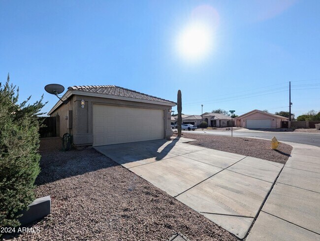 Building Photo - 7059 W Gardenia Ave