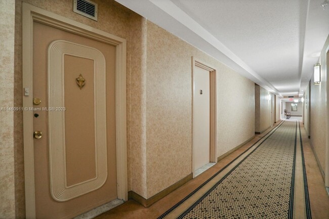 Building Photo - 2030 S Ocean Dr