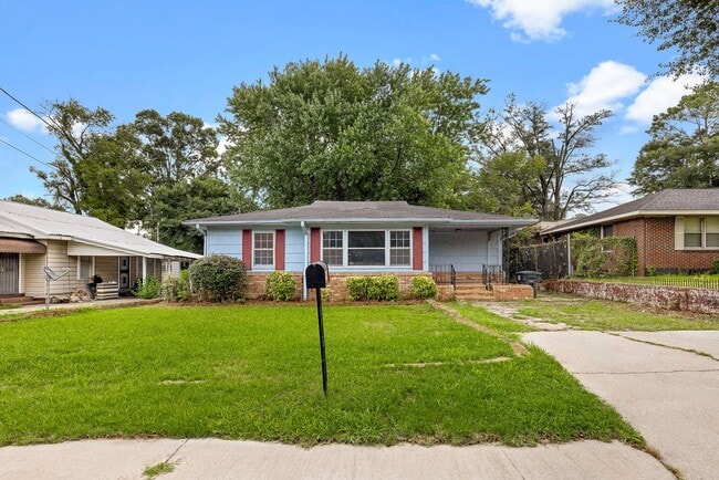 Foto del edificio - Spacious beautiful 4-bedroom 1 bath home