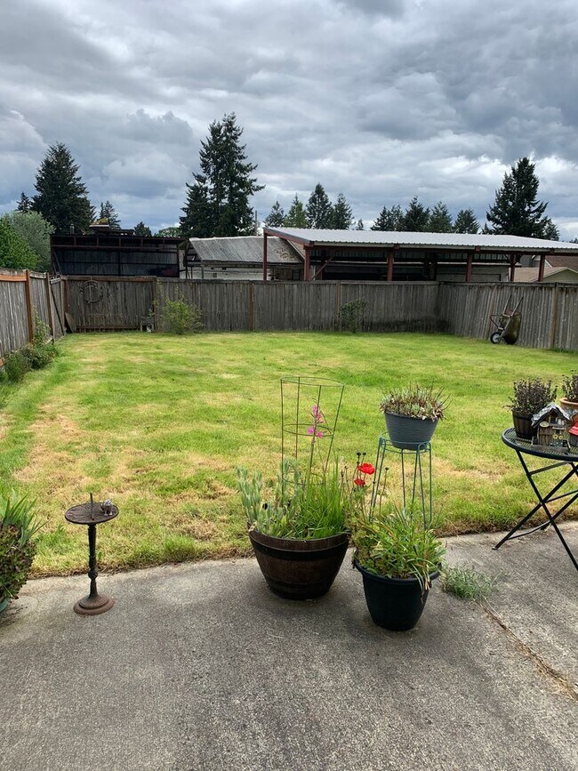 Building Photo - Spanaway Duplex