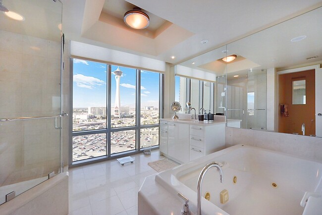 Building Photo - Turnberry Towers~2 bedroom condo with pano...