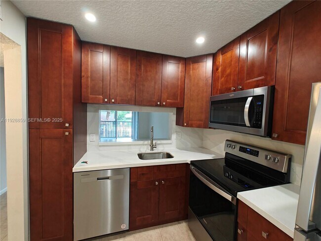 Foto del edificio - 8770 Royal Palm Blvd