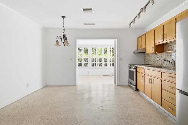 Building Photo - 205 Rutland Blvd