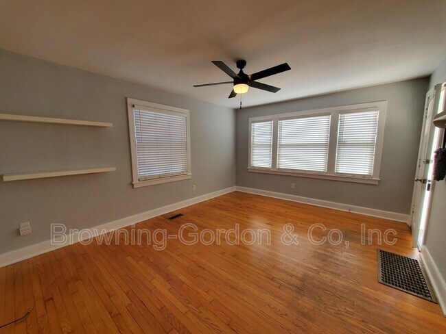 Building Photo - 921 Granada Ave
