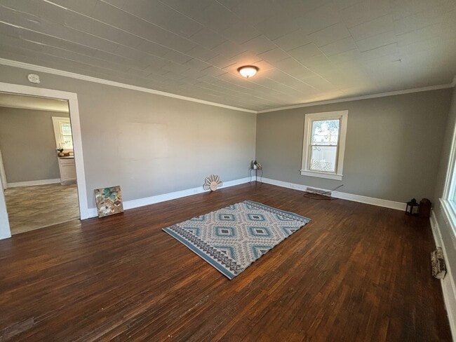 Building Photo - COMING SOON! Spacious 4-bedroom, 2-bathroom