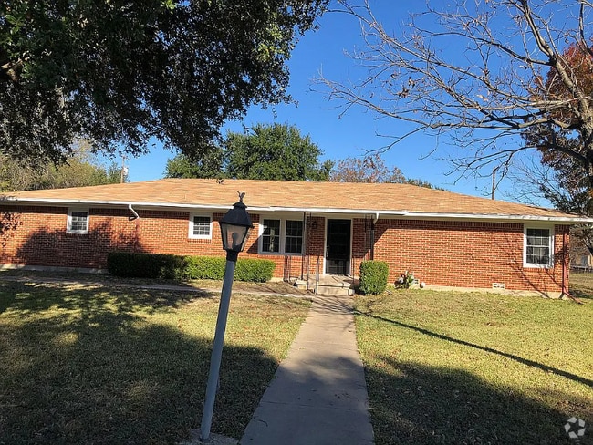 Building Photo - 311 Santa Fe Dr