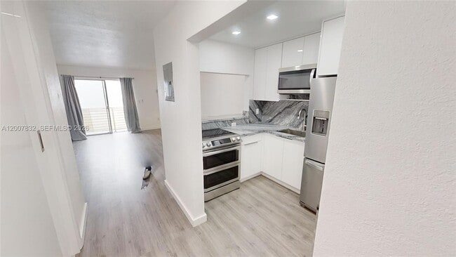 Photo - 1441 Lincoln Rd Apartment