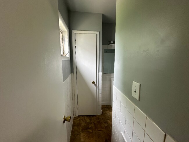 Foto del edificio - 7819 Jeffries Ave