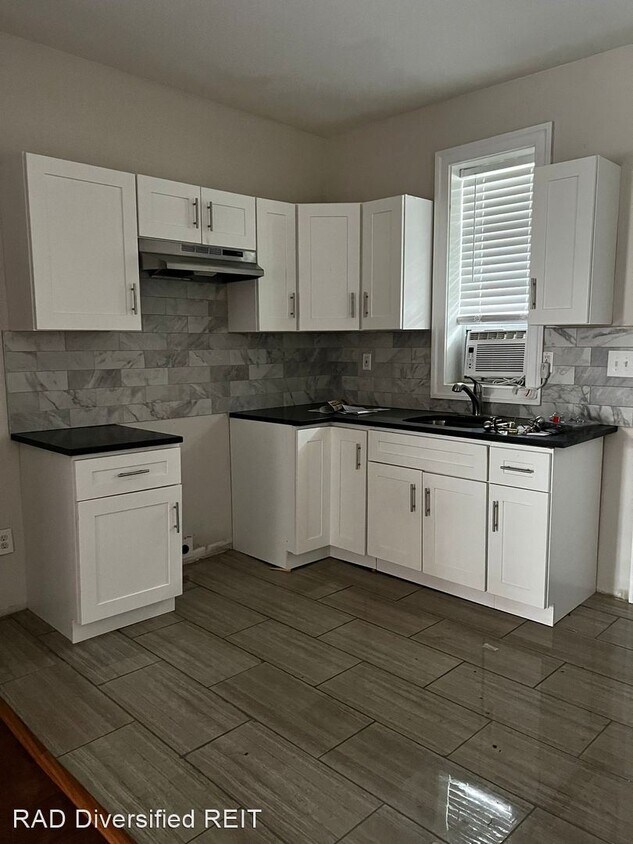 Building Photo - 3 br, 1 bath House - 2749 N Dover St