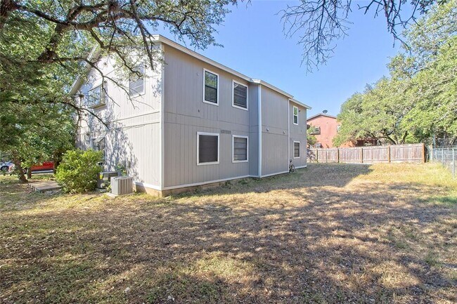 Building Photo - 401 Hedgewood Dr