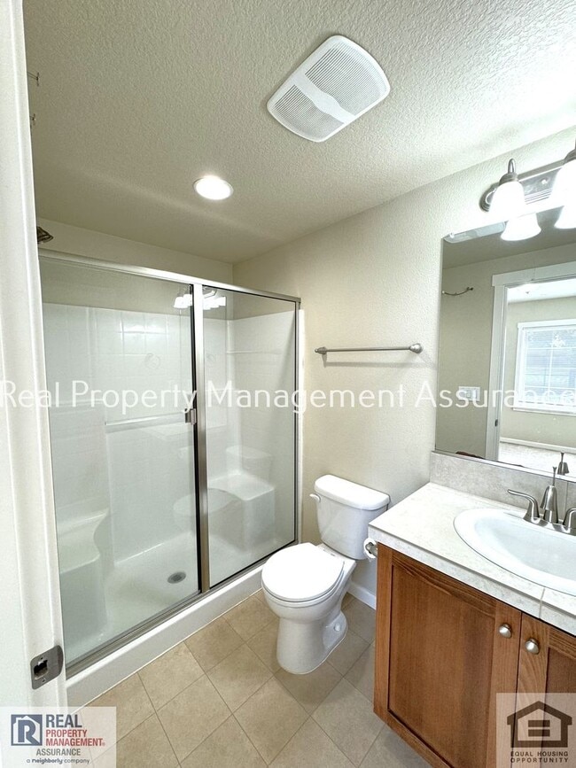 Foto del edificio - Spacious, well-designed home in desirable River Terrace community in Beaverton/Sherwood!