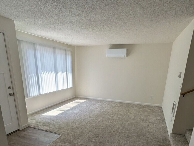 Foto del edificio - Available Now! 2 bedroom and 1 bath duplex