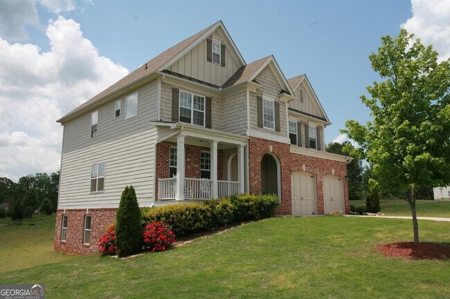 Building Photo - 3205 Vaughan Dr