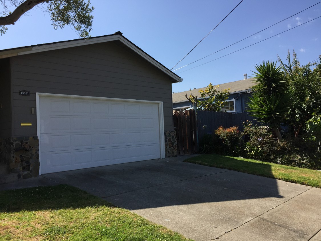 Foto principal - 15551 Cranbrook St