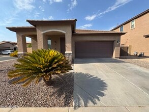 Building Photo - 4022 E Cherry Hills Dr