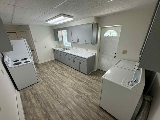 Building Photo - 13825 Maple Tree Ln SW