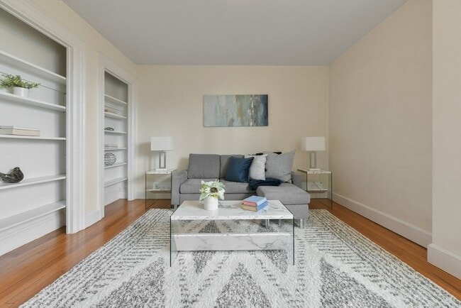 Building Photo - 483 Beacon St