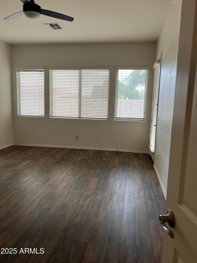 Foto del edificio - 21948 N 104th Ln