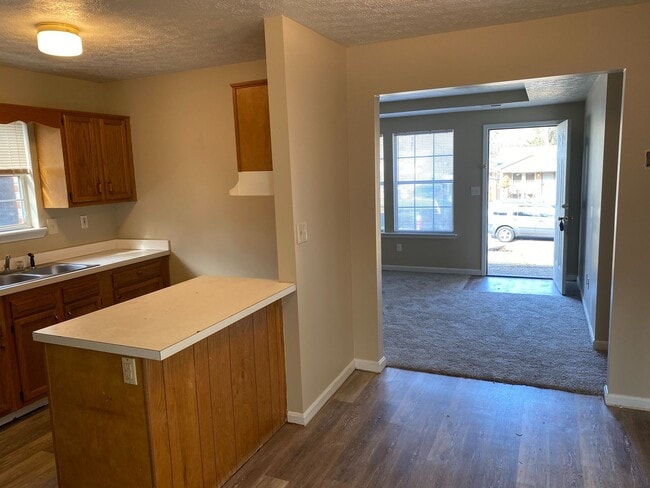 Building Photo - 6616 Burlwood Dr