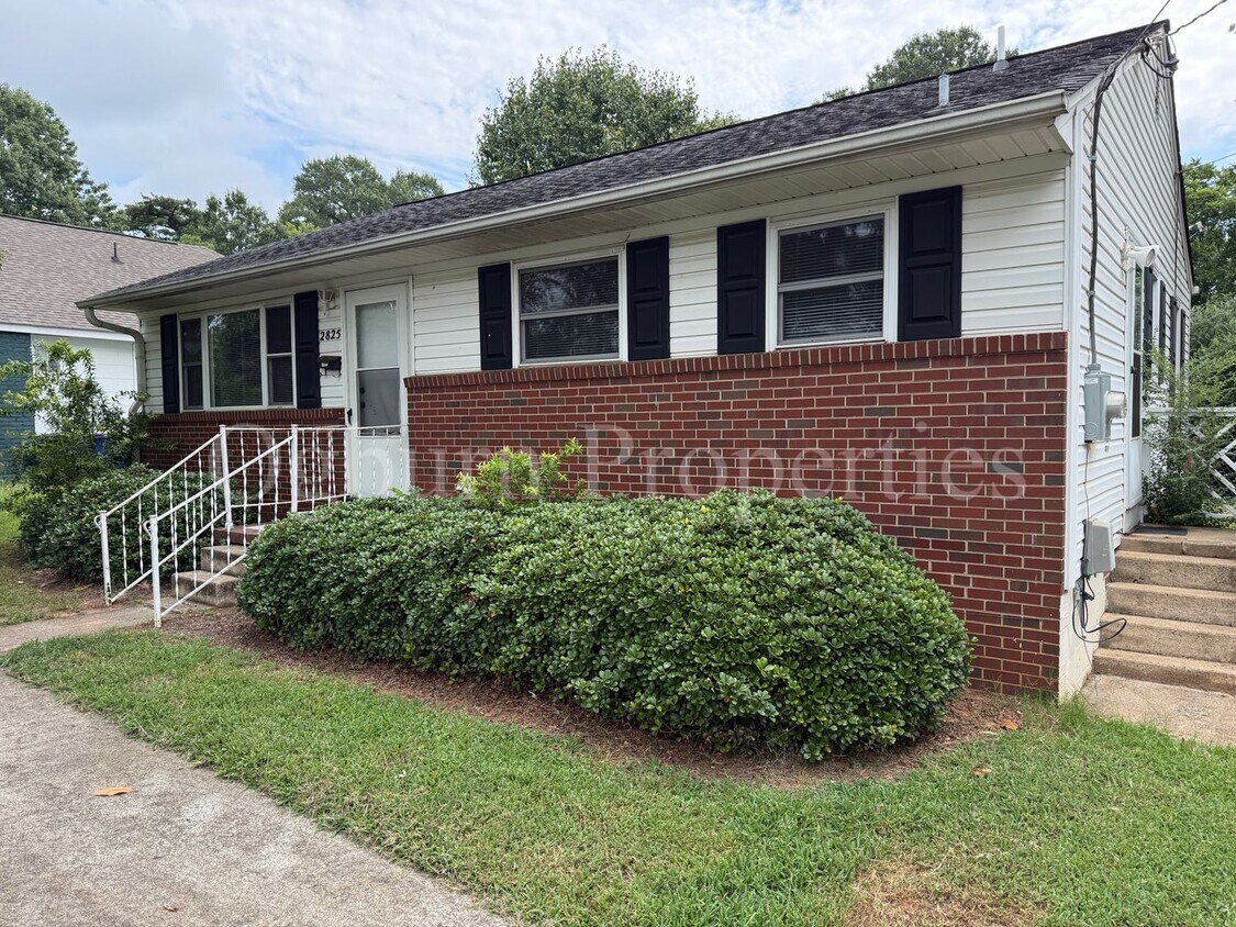 Foto principal - 2825 S Main St