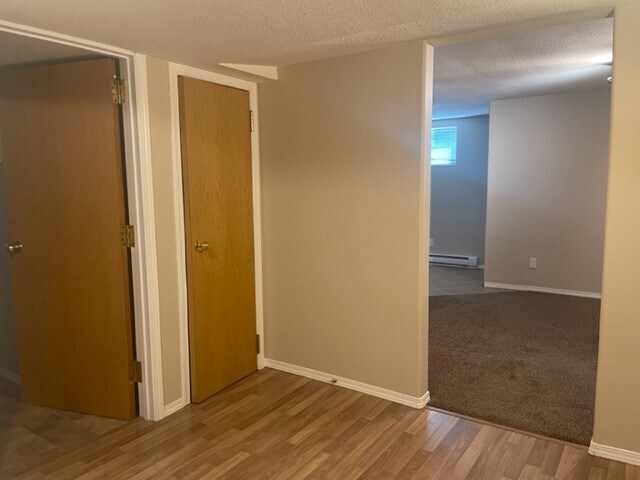 Photo du bâtiment - 1 Bed 1 Bath Unit in Lacombe, AB