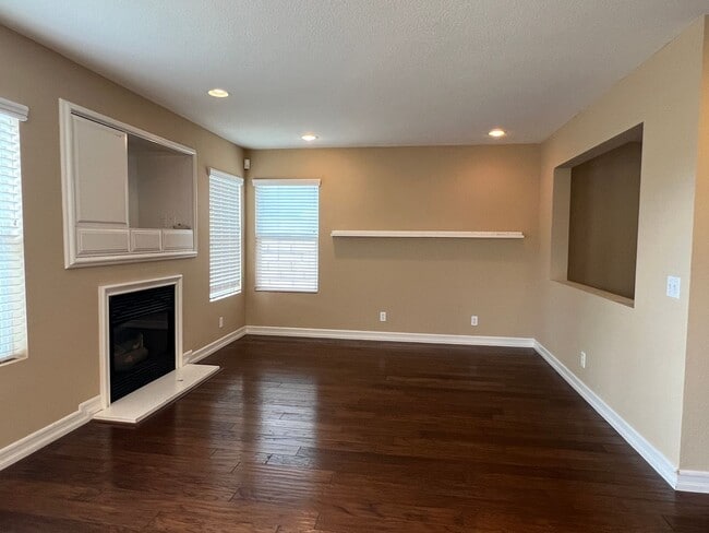 Building Photo - 2540 San Saba St