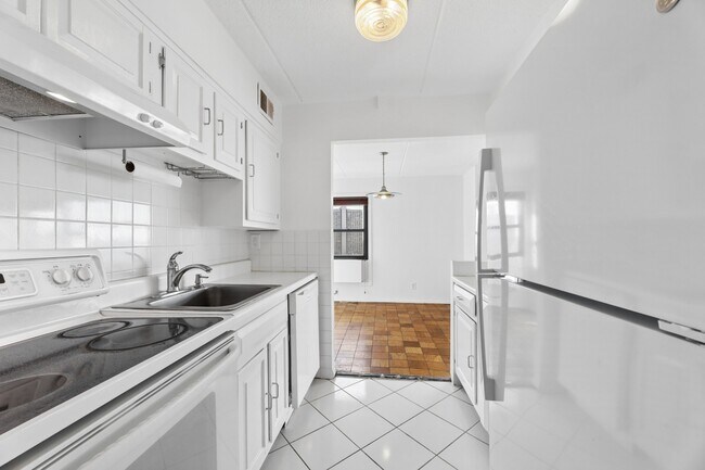 Photo - 1600 Center Ave Apartment