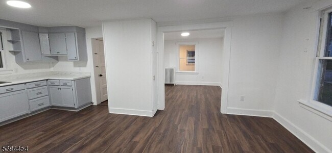 Foto del edificio - 99 Eastern Ave