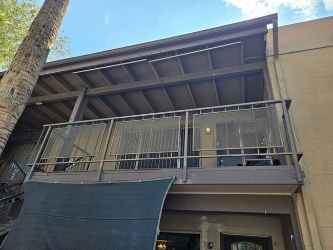 Building Photo - 2415 W Hazelwood St