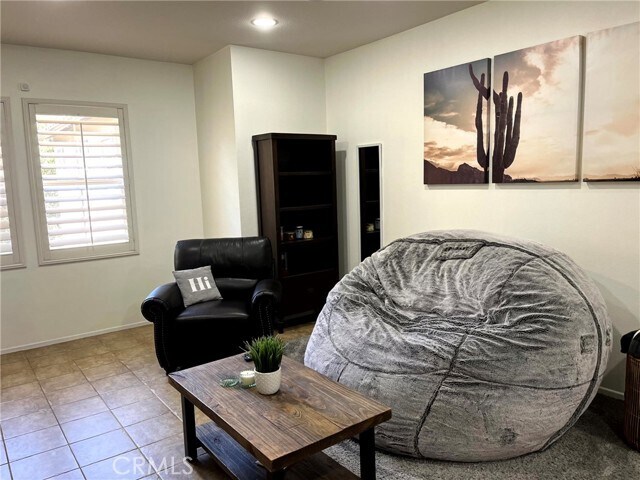 Foto del edificio - 300 Calle Campanero