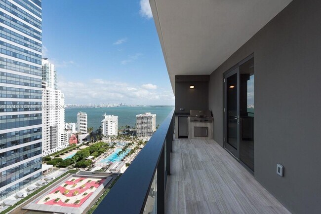 Building Photo - 1451 Brickell Ave