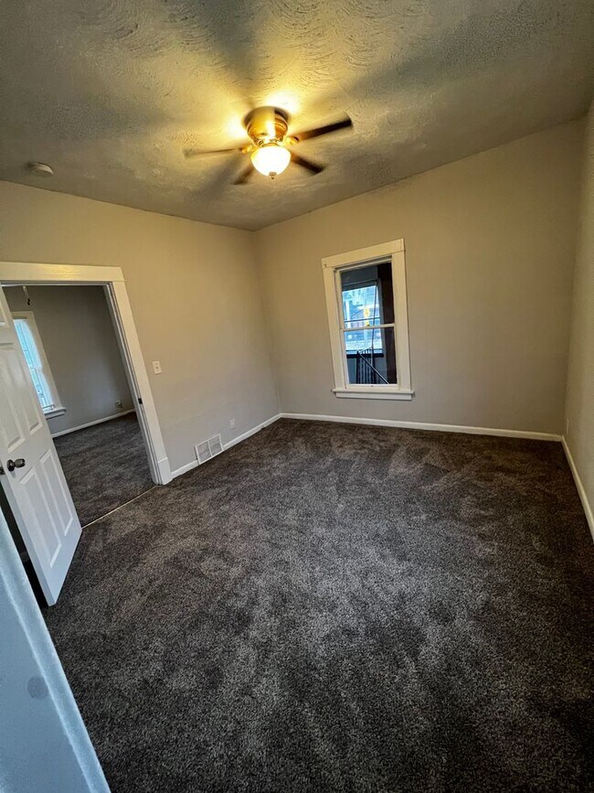 Foto del edificio - 2 bed with Bonus room and 1 1/2 bath home in Moline!