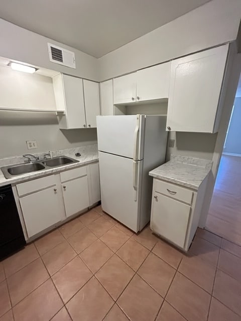 Kitchen - 129 Stonewall St
