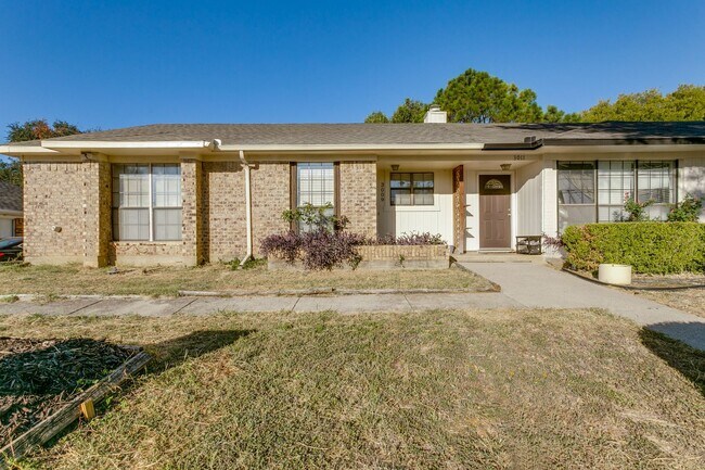 Foto del edificio - 3009 Hilltop Dr