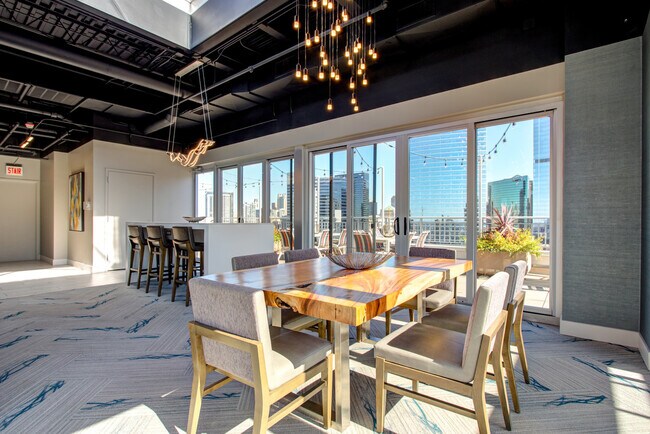 Foto del edificio - 216 N Wells St