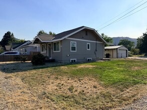 Building Photo - 1006 Cascade St