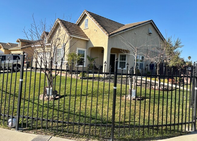 Building Photo - Cute As A Bug 4/2 *SOLAR* Natomas!  Please reference ad for viewings!