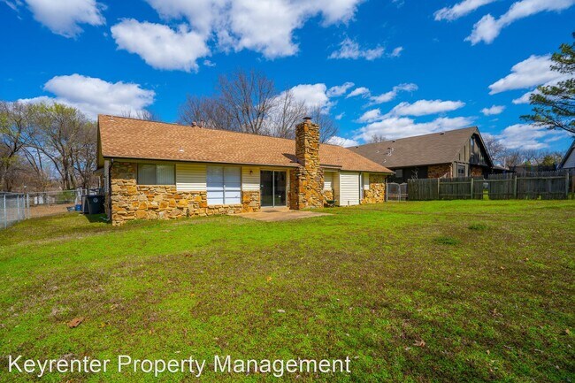 Building Photo - 3 br, 2 bath House - 1810 W 64th St