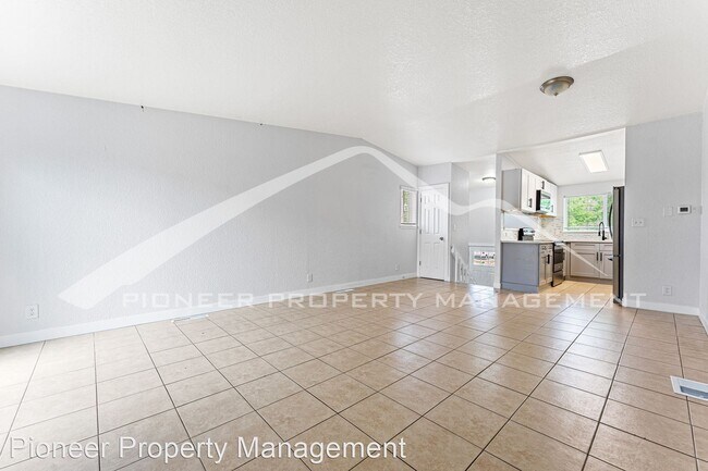 Building Photo - 2 br, 1 bath House - 7110 E 63rd Ave