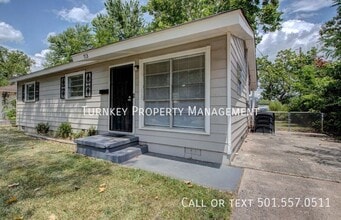 Building Photo - 713 Ellen Dr