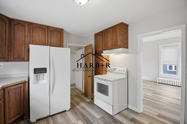 Building Photo - 1/2 Off first full month of rent!