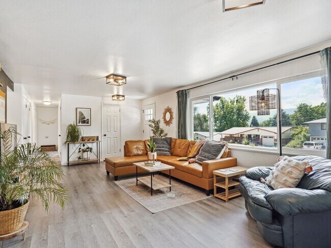 Foto del edificio - 4 Bedroom Single Family Home in Colorado S...
