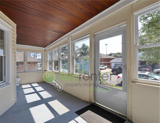 Foto del edificio - Spacious 3-Bedroom, 2-Bath Apartment with ...