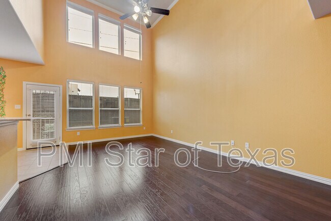 Foto del edificio - 4419 Samarth St