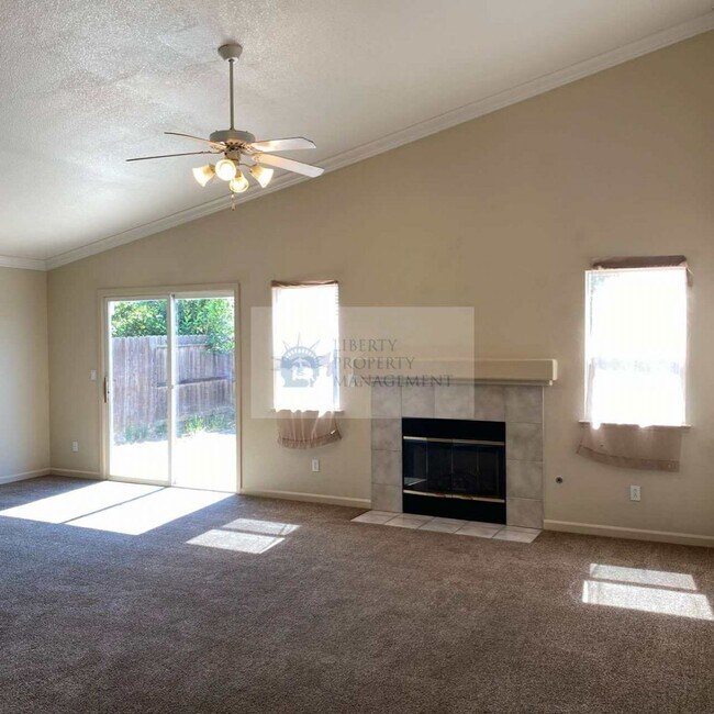 Building Photo - 5020 Jetty Dr