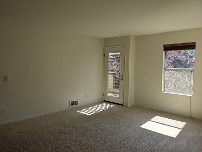 Living Room - 754 Overture Ct